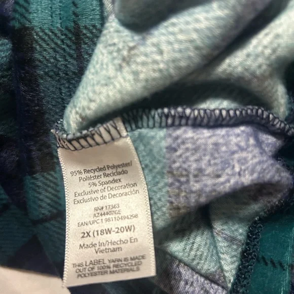 ARIA COLLECTION Green Blue Black Plaid Fleece Gown 2X Long Sleeves Buttoned Neck - Picture 8 of 8